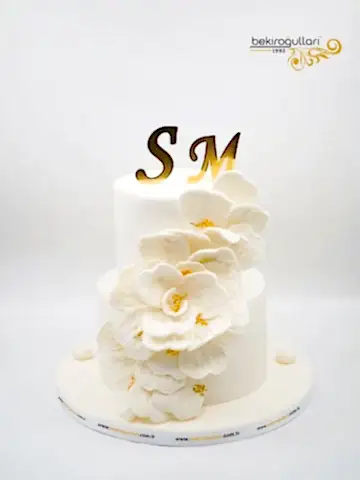 Beyaz Ve Gold Söz Nişan Pastası