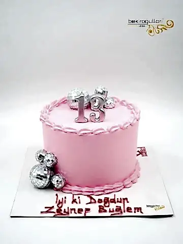 Disko Topu Detay Pembe Sıvama Pasta